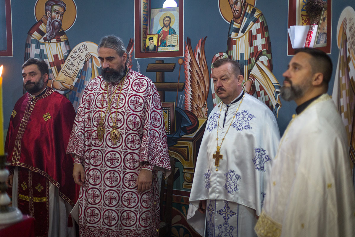 Епископ Методије служио Литургију у Мојковцу, прослављена храмовна слава