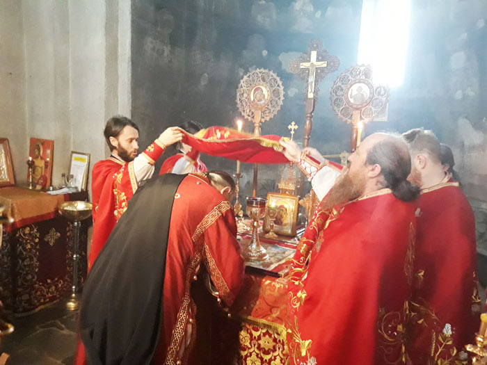 Епископ Јоаникије служио Литургију у Ђурђевим Ступовима
