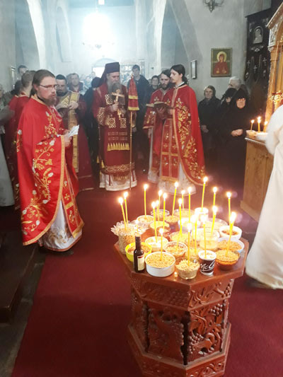 На Велике задушнице Епископ Јоаникије служио Литургију у манастиру Ђурђеви Ступови