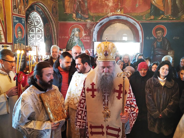 Епископ Јоаникије током Литургије у Страшевини