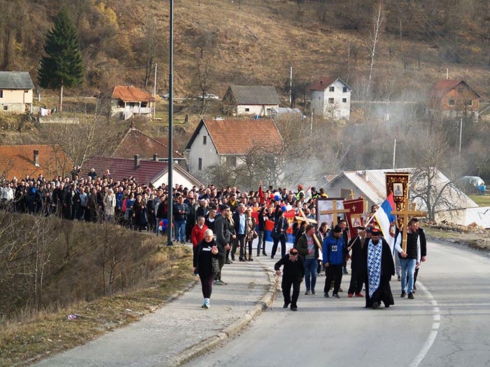 Поносно и с љубављу у одбрани Светиња