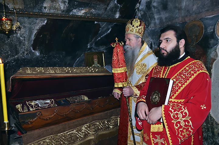 Владика Јоаникије богослужио у Горњем Острогу у Недјељу о митару и фарисеју