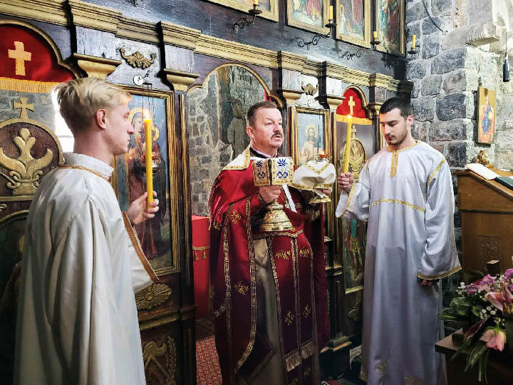 Литургија у цркви Светих апостола Петра и Павла