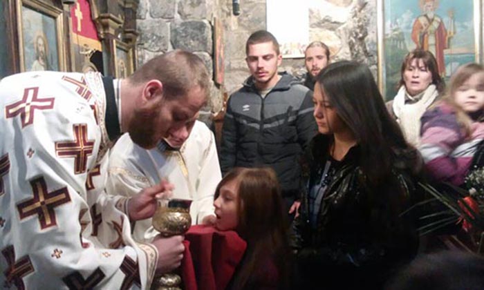 Литургија у цркви Светих Апостола Петра и Павла