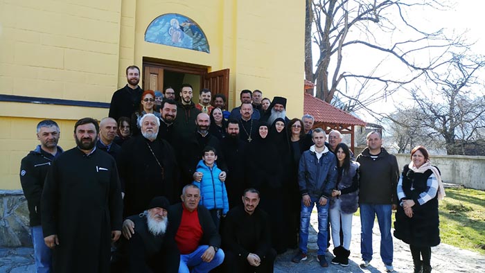 Литургија у Златешу