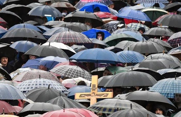 Амерички Блумберг: Лидер који најдуже на власти у читавој Европи сада жели своју цркву