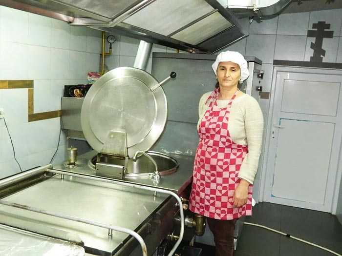 ИМАЈУ ЗАЛИХА ДА НАХРАНЕ ГЛАДНЕ