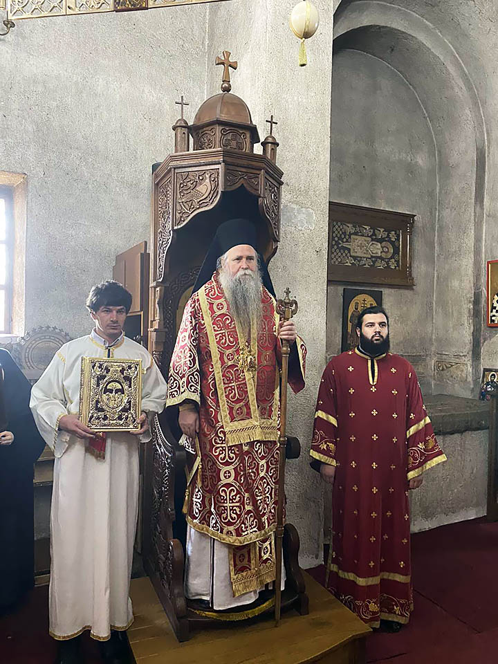 Заупокојена архијерејска Литургија у манастиру Ђурђеви Ступови