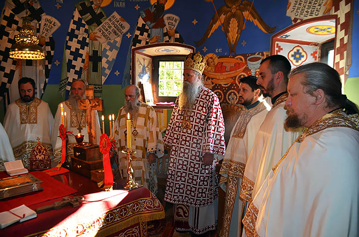Епископи Јоаникије и Јован богослужили у Острогу у Недјељу о страшном суду