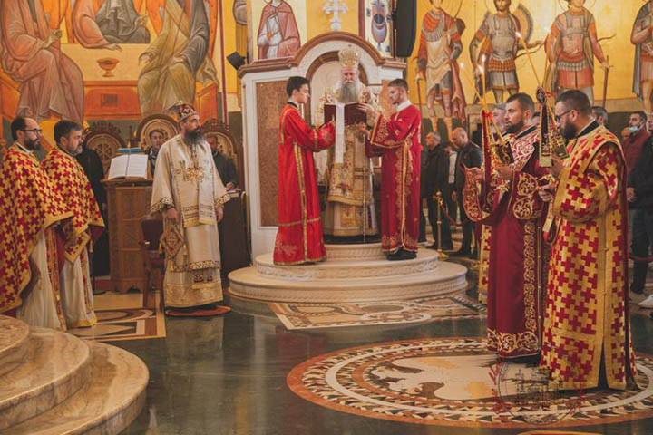 Епископи Јоаникије и Методије богослужили у храму Васкрсења Христовог у Подгорици