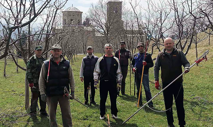 Орезали воће на газдинству манастира Ђурђеви ступови