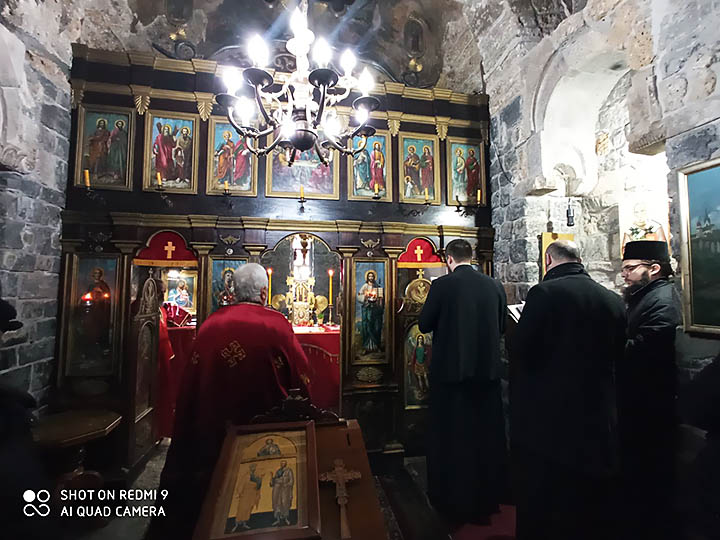 Литургија у цркви Светих Апостола Петра и Павла у Бијелом Пољу 