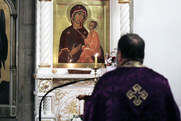 Молебни канон Пресветој Богородици за Косово и Метохију служен у никшићком Саборном храму