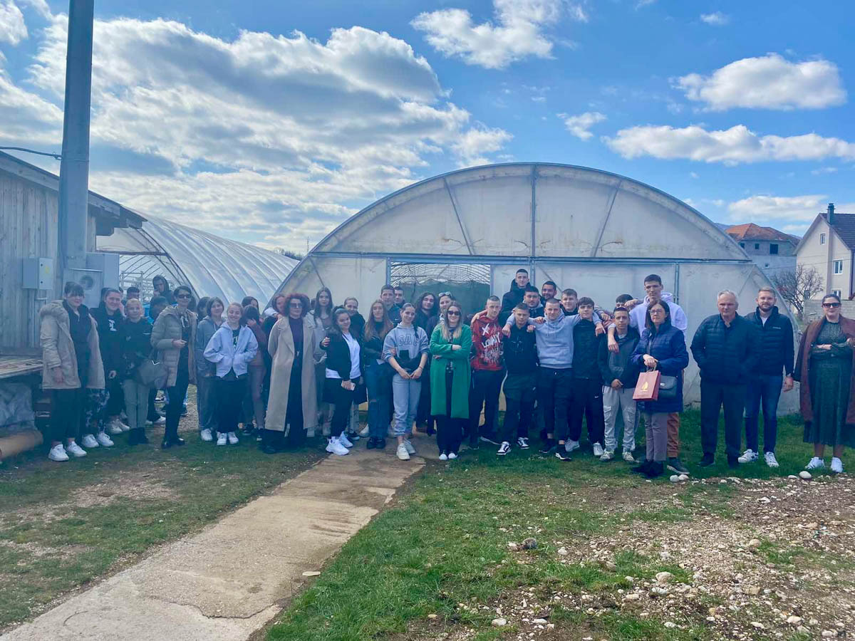 Пластенике аквапоније у Мушовини код Никшића посјетили ученици ССШ из Подгорице