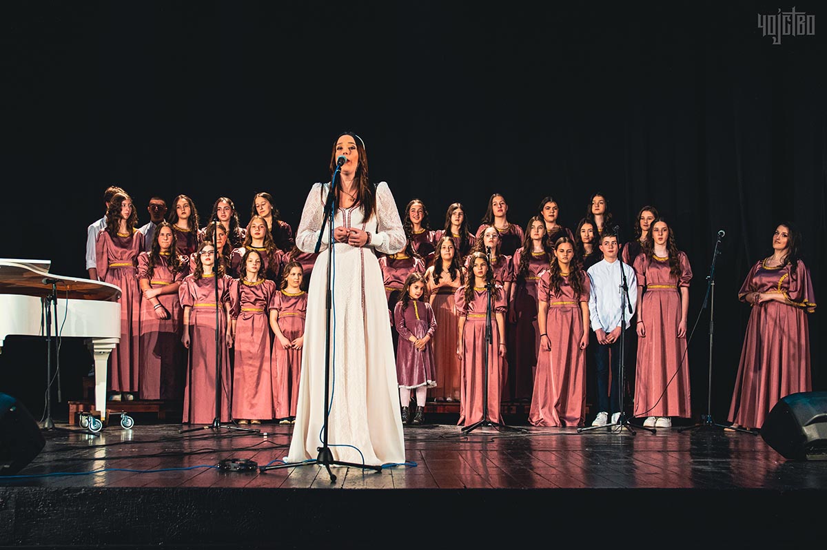 Владика Иларион на добротворној вечери, у Беранама