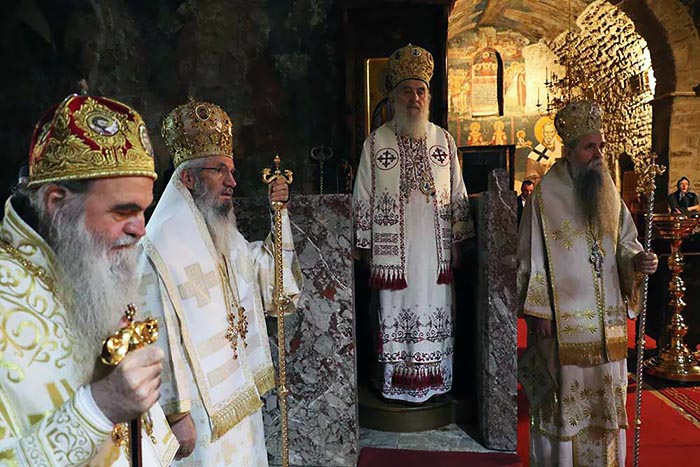 Литургија у Пећкој Патријаршији