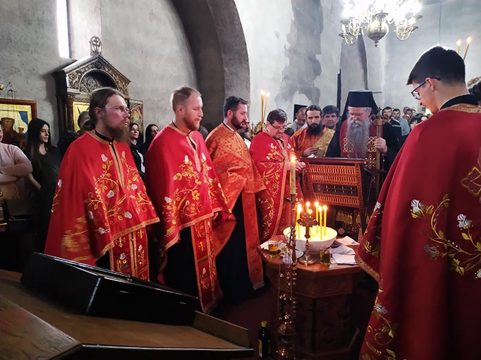 Епископ Јоаникије служио Јелеосвећење у манастиру Ђурђеви Ступови