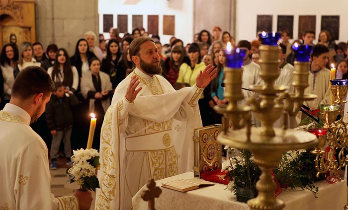 Васкрсење Господње прослављено литургијски у Саборном храму у Никшићу