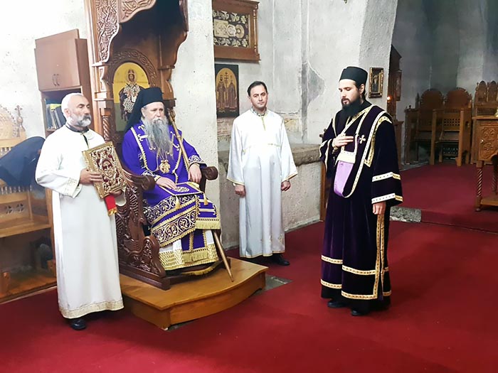 Епископ Јоаникије служио Литургију пређеосвећених дарова у Ђурђевим Ступовима