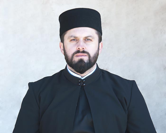 Вјерницима на Васкрс није дозвољено ни свијеће да запале