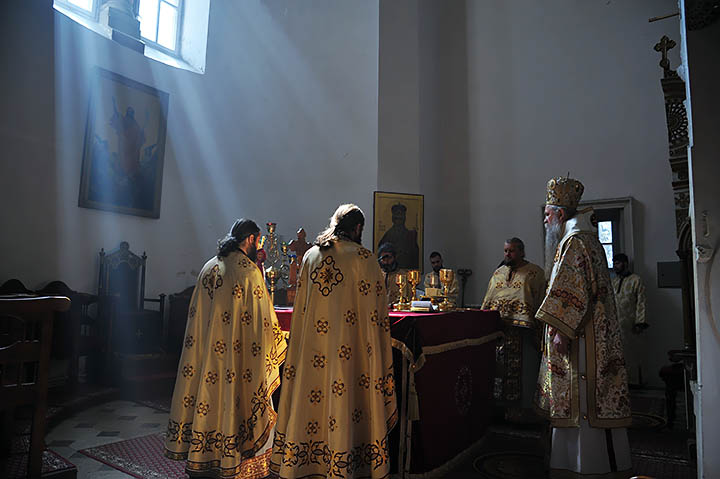 Цвијети молитвено прослављене у Саборном храму у Никшићу