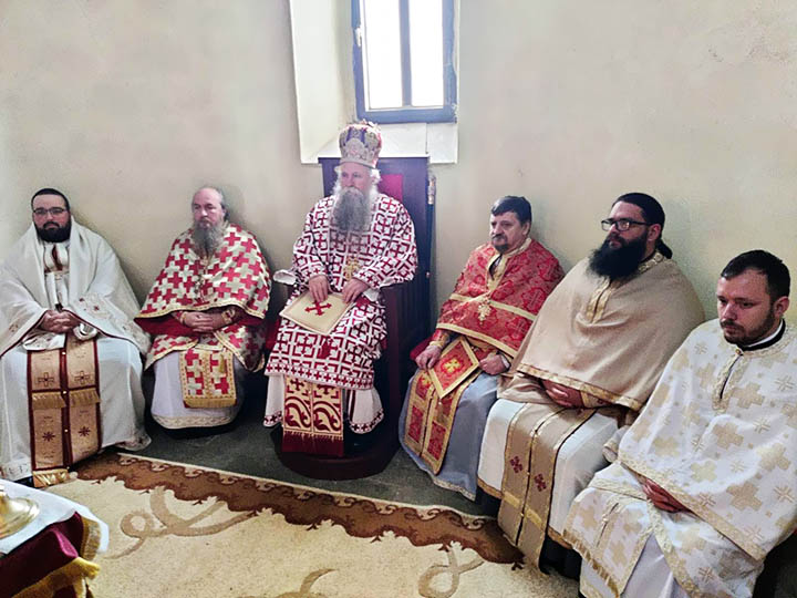 Епископ Јоаникије: Крст Христов постао је знак не само Његовог распећа, него и побједе над смрћу