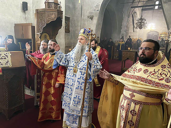 Владика Јоаникије служио у Ђурђевим Ступовима