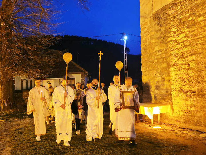 Васкрс молитвено прослављен у бјелопољским храмовима