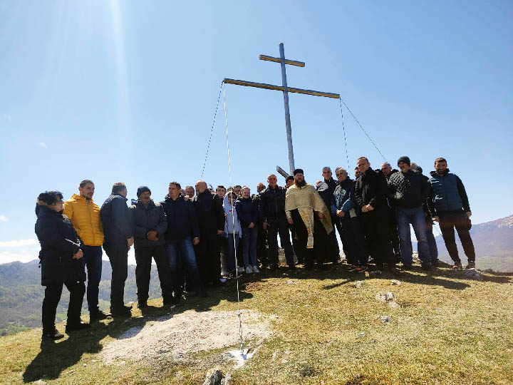 У Пиви постављено крсно знамење