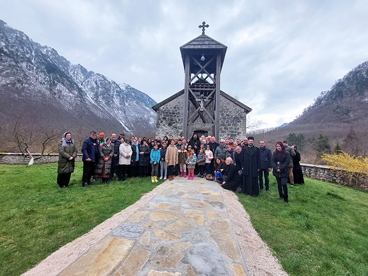 Епископ Методије богослужио у манастиру Добриловина