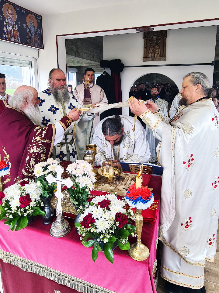 Светa Архијерејскa Литургијa у Кличеву