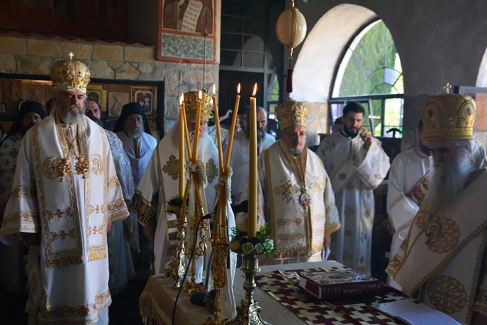 У манастиру Дајбабе освештано спомен обиљежје Царским страстотерпцима Романовима