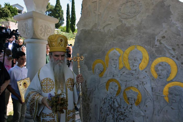 У манастиру Дајбабе освештано спомен обиљежје Царским страстотерпцима Романовима