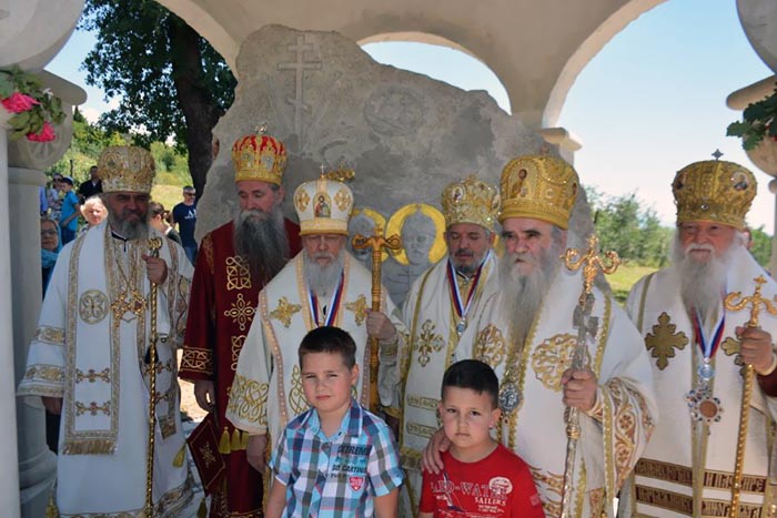 У манастиру Дајбабе освештано спомен обиљежје Царским страстотерпцима Романовима