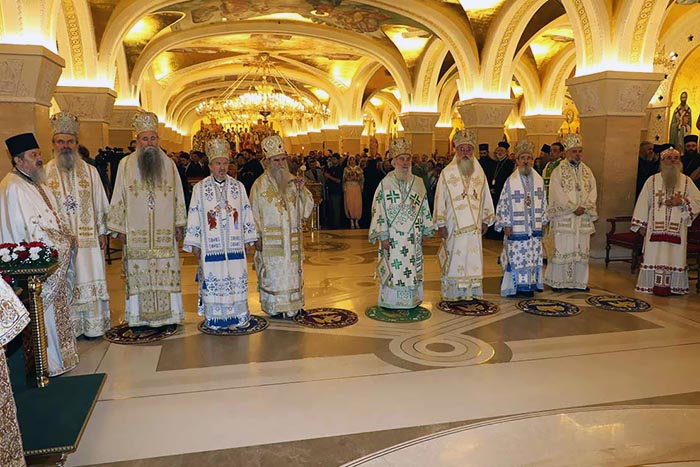 У храму Светог Саве у Београду литургијски прослављени новопроглашени косовско-метохијски мученици