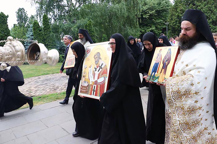 У храму Светог Саве у Београду литургијски прослављени новопроглашени косовско-метохијски мученици