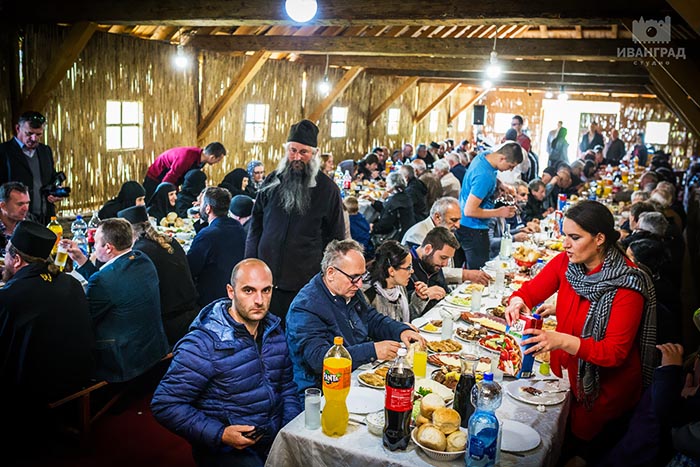 Свечано прослављен празник Светог великомученика Георгија – храмовна слава манастира Ђурђеви Ступови