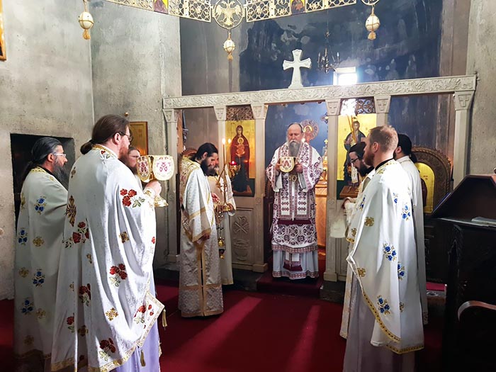 Епископ Јоаникије богослужио је на Томину недјељу у манастиру Ђурђеви Ступови