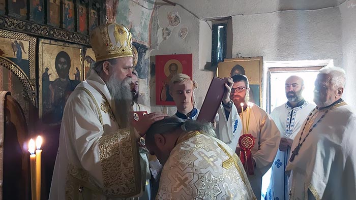 Владика Јоаникије служио у манастиру Подврх 