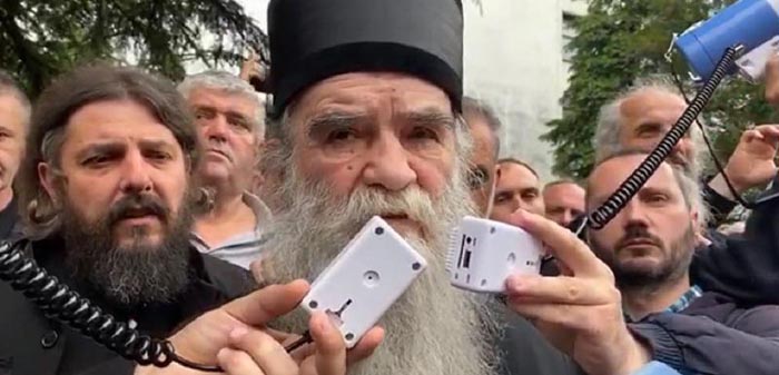 Митрополит Амфилохије испред суда у Никшићу