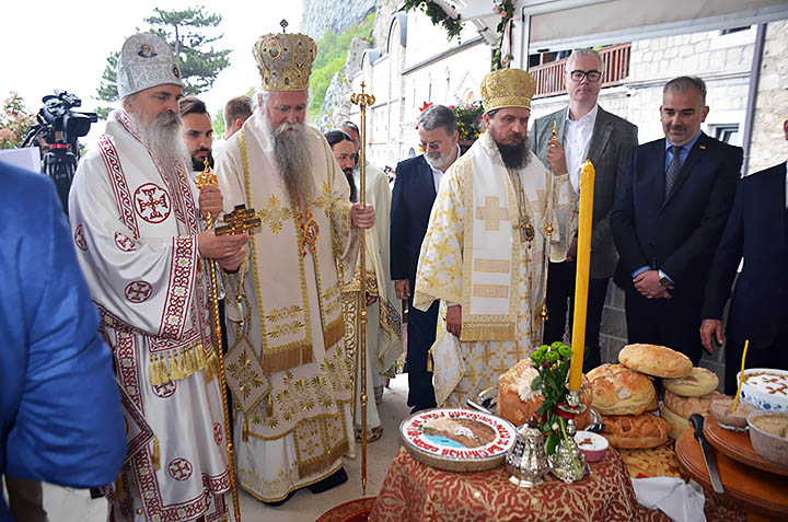 Прослава празника Светог Василија Острошког у острошкој светињи