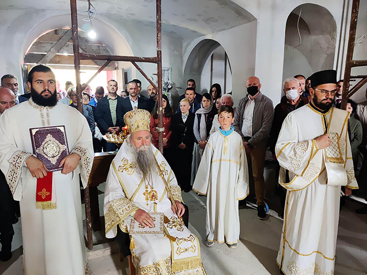 Владика Јоаникије служио помен невиним муринским жртвама