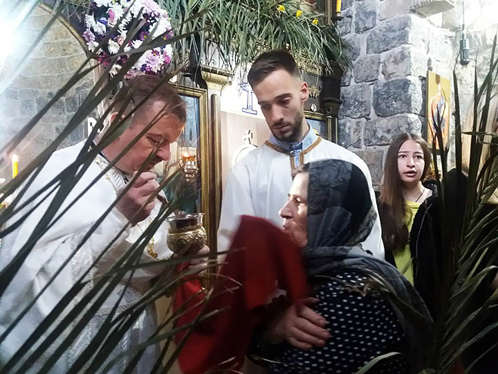 У цркви светих Апостола Петра и Павла у Бијелом Пољу прослављен Васкрс