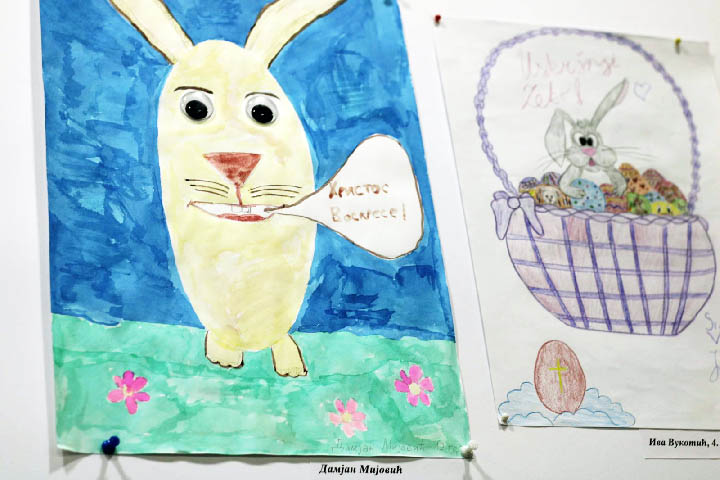 У Никшићу организована изложба поводом најрадоснијег хришћанског празника