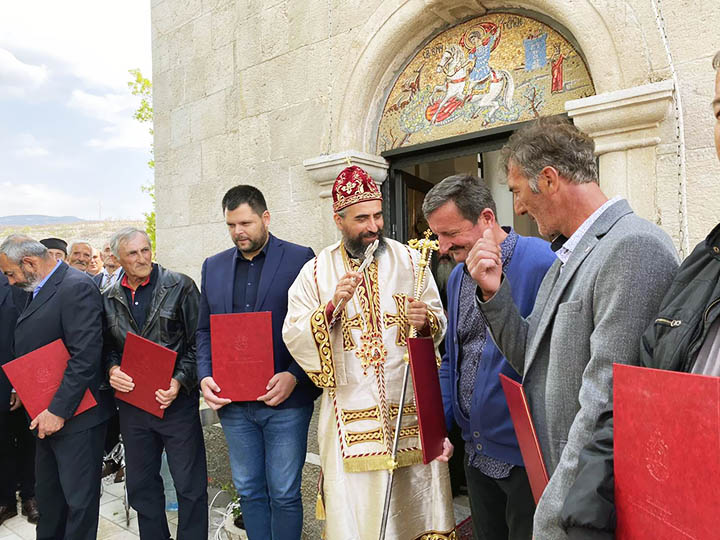 Епископ Методије богослужио у цркви Светог Ђорђа на Валу у Враћеновићима