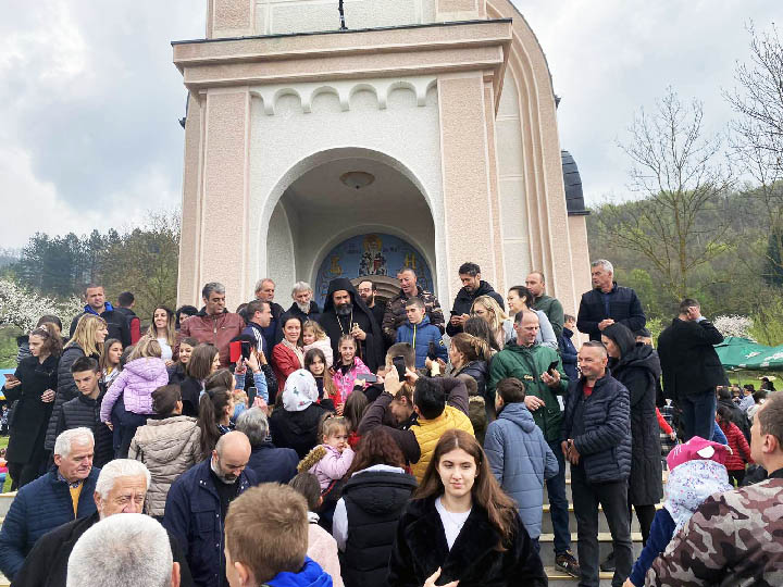 Света Архијерејска Литургија у Његњеву