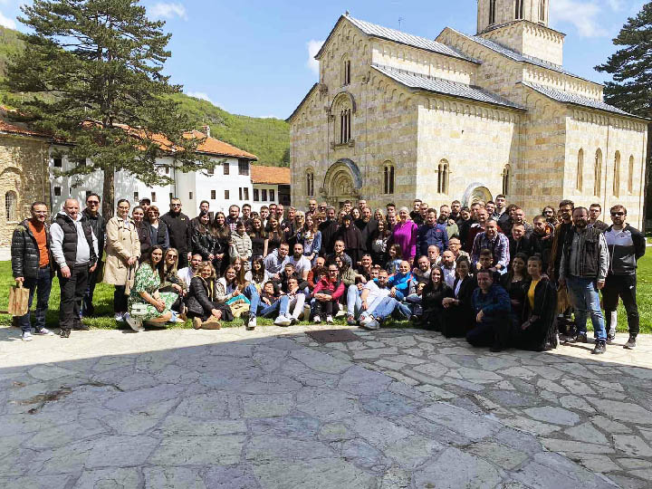 Посјета светињама Косова и Метохије: „Свијећа која не сагоријева“