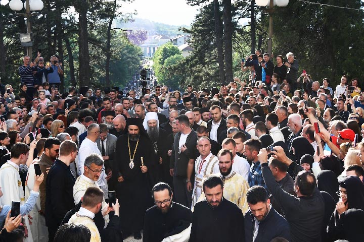 Патријарх Порфирије на Световасилијевској литији у Никшићу