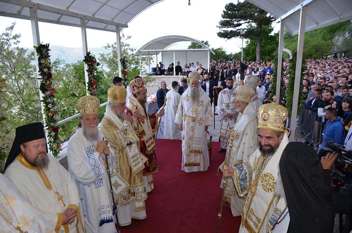 Архијерејска литургија у манастиру Острогу 