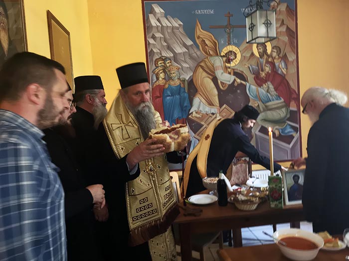 Литургија у Ђурђевим Ступовима на празник Светих Вртоломеја и Варнаве